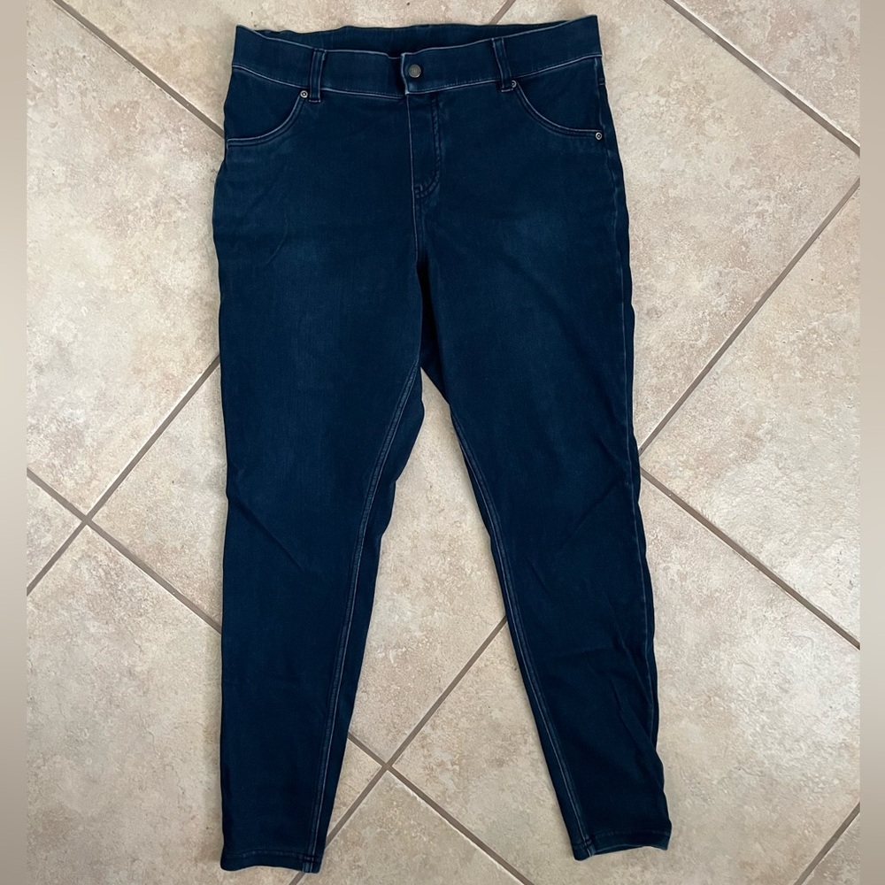 HUE Jeggings Size 1X. Like New. Buttery Soft Dark Blue Wash. EUC - Picture 2 of 5